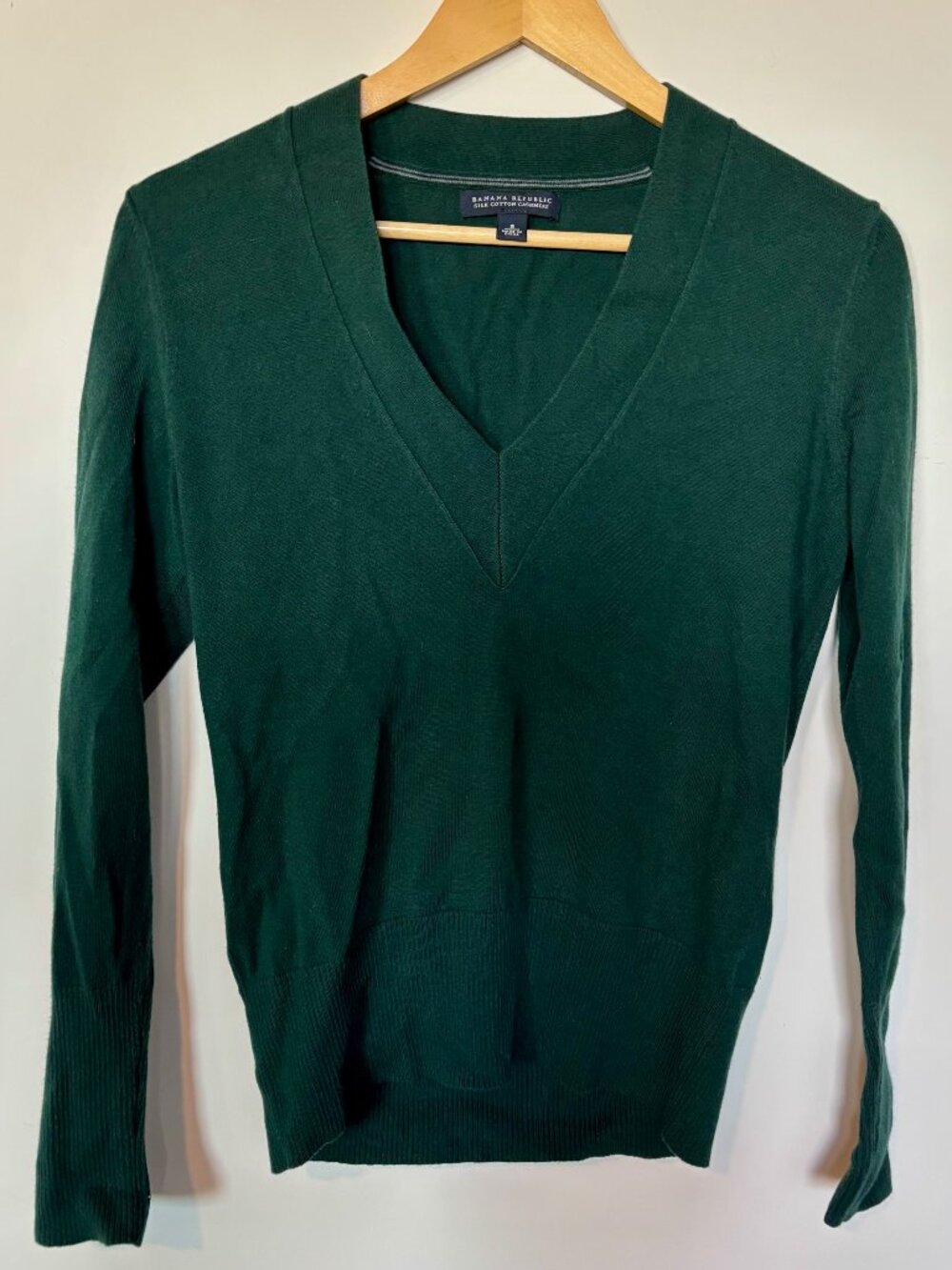 Banana Republic Green V Neck Silk Cotton Cashmere sweater